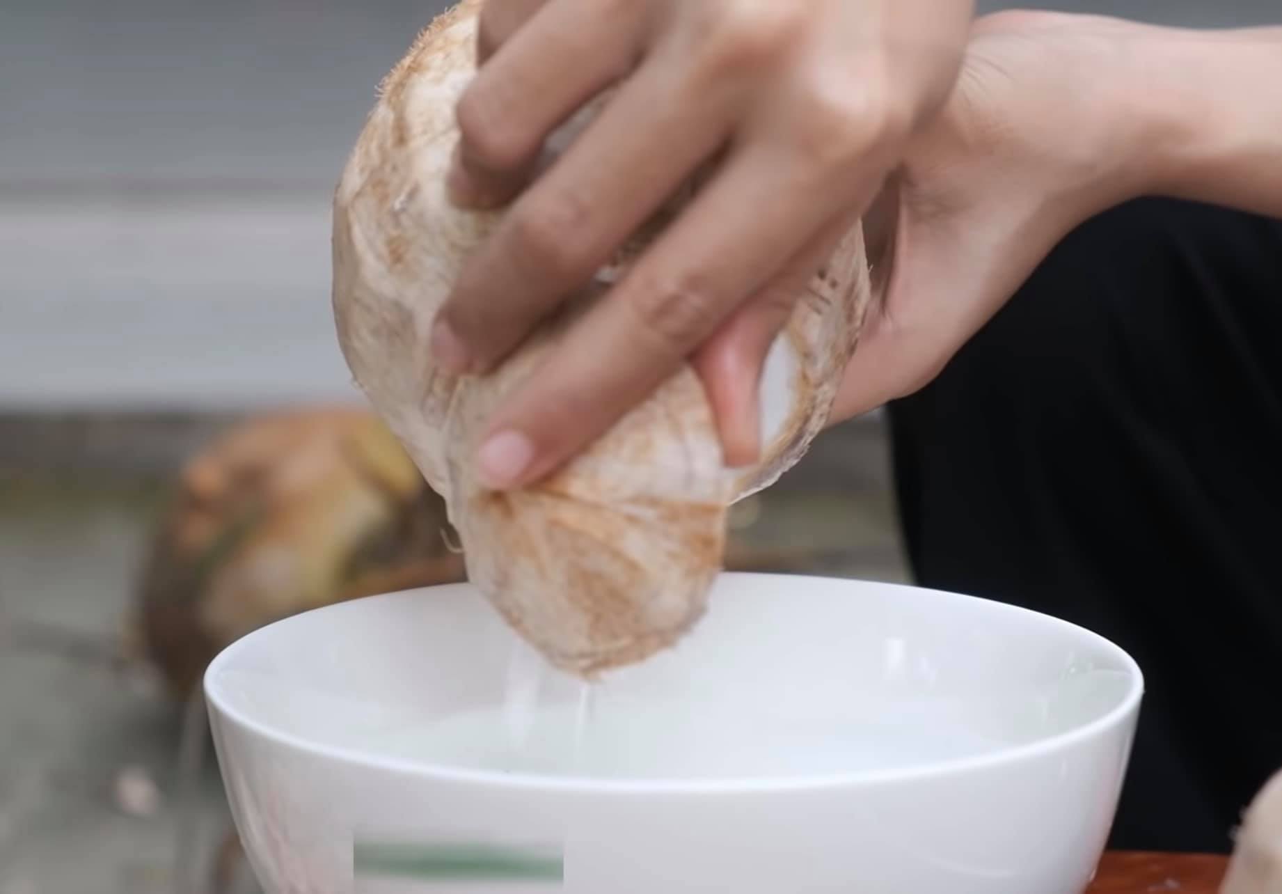 CƠM TRÁI DỪA BẾN TRE